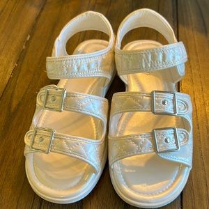 Girls White Adjustable Buckle Strap Sandals